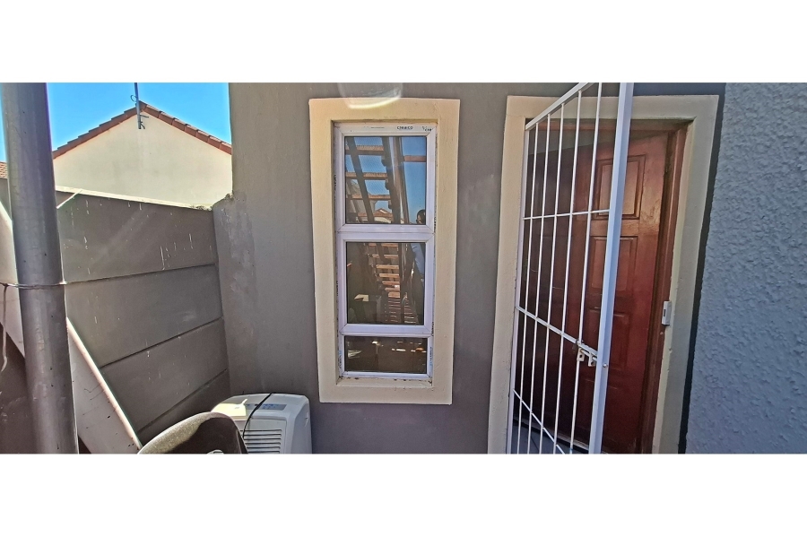 6 Bedroom Property for Sale in Broadlands Village Western Cape